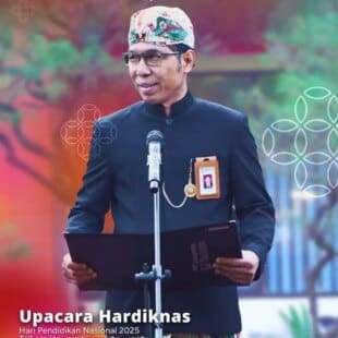 Hari ini saya berdiri di tengah lapangan Panambulai, memimpin langsung upacara H...