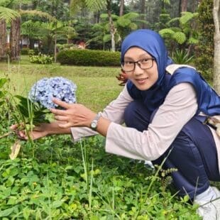 Obrolan ringan boongan di akhir pekan dan sajak Bunga Cinta Jam Tangan keesokan ...